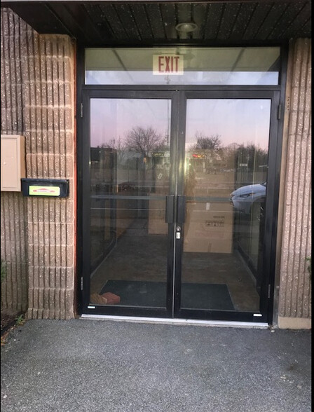 548 Sunrise Hwy, West Babylon, NY à louer - Photo de l’immeuble – Image 3 sur 6