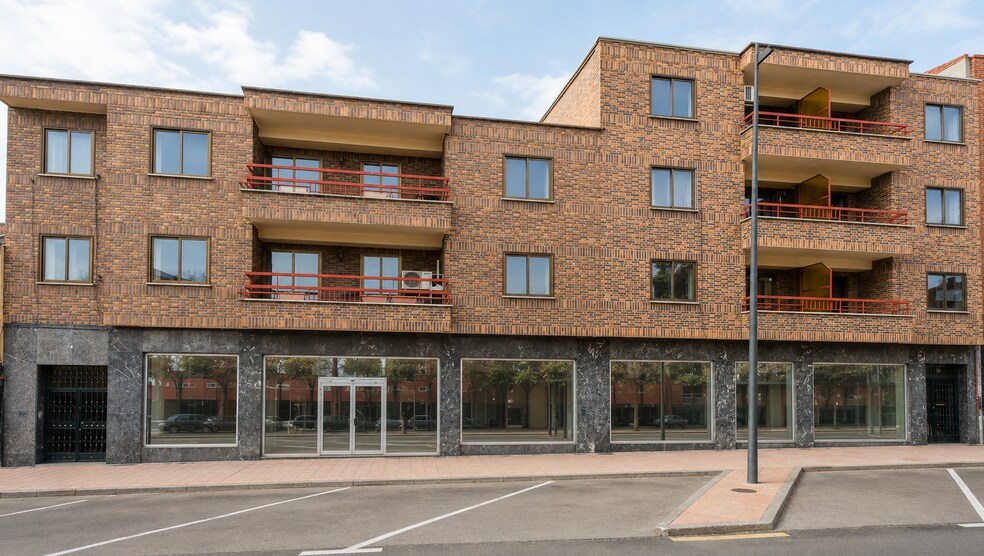 Local commercial dans Getafe, Madrid à louer - Photo de l’immeuble – Image 1 sur 4