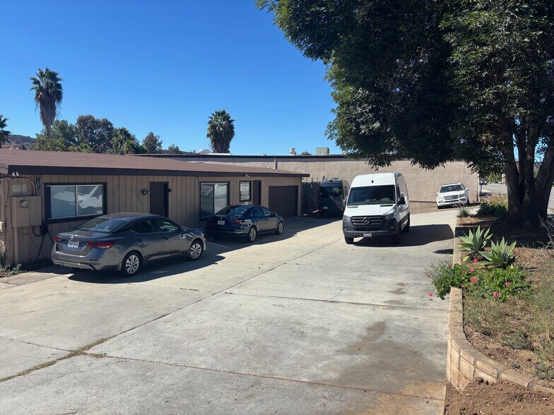 13977 Poway Rd, Poway, CA à louer - Photo de l’immeuble – Image 1 sur 4