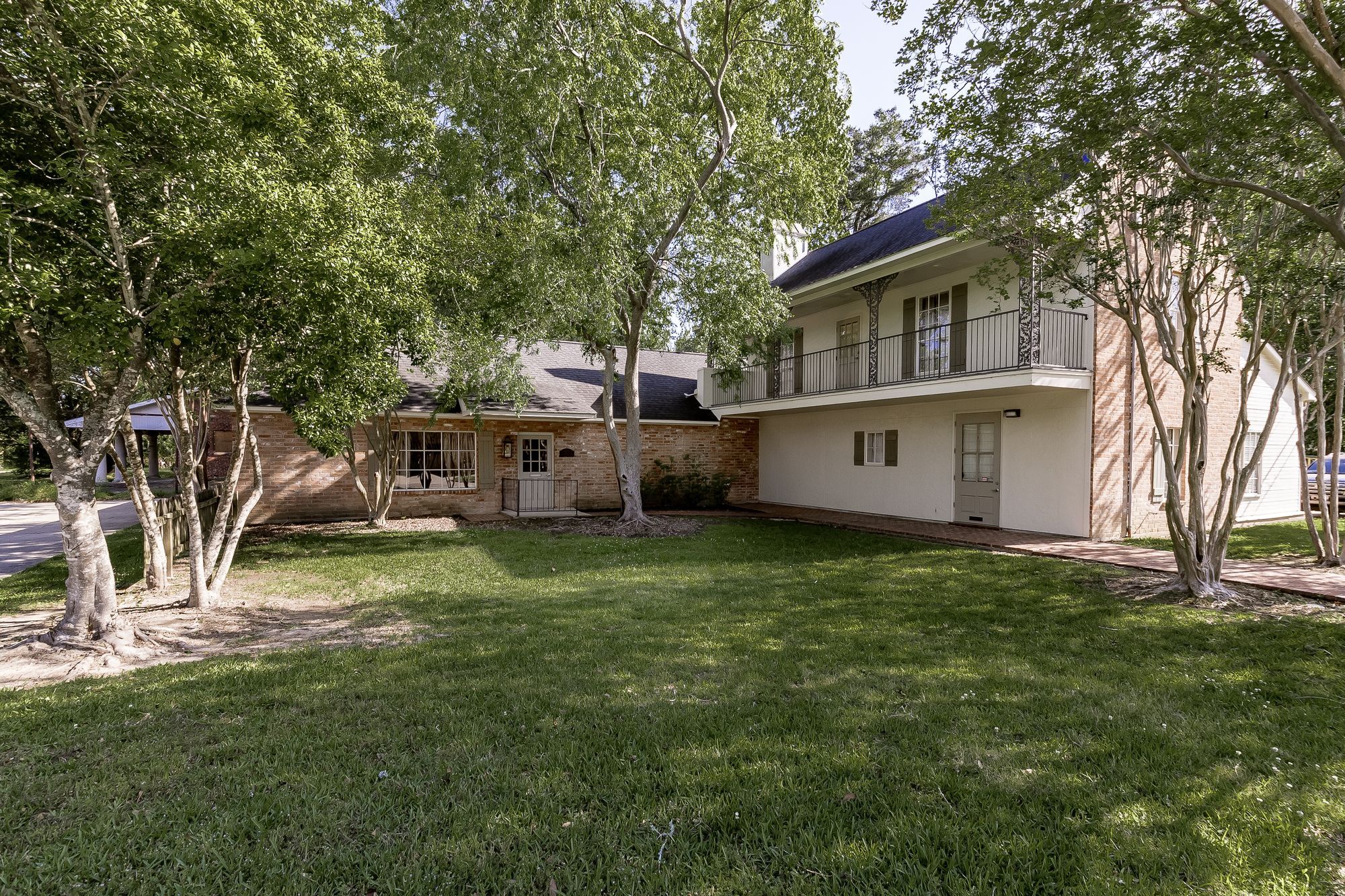 673 E Airport Ave, Baton Rouge, LA à vendre Photo de l’immeuble– Image 1 sur 39