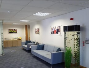 2 De Havilland Dr, Liverpool à louer Photo de l’immeuble– Image 1 sur 5