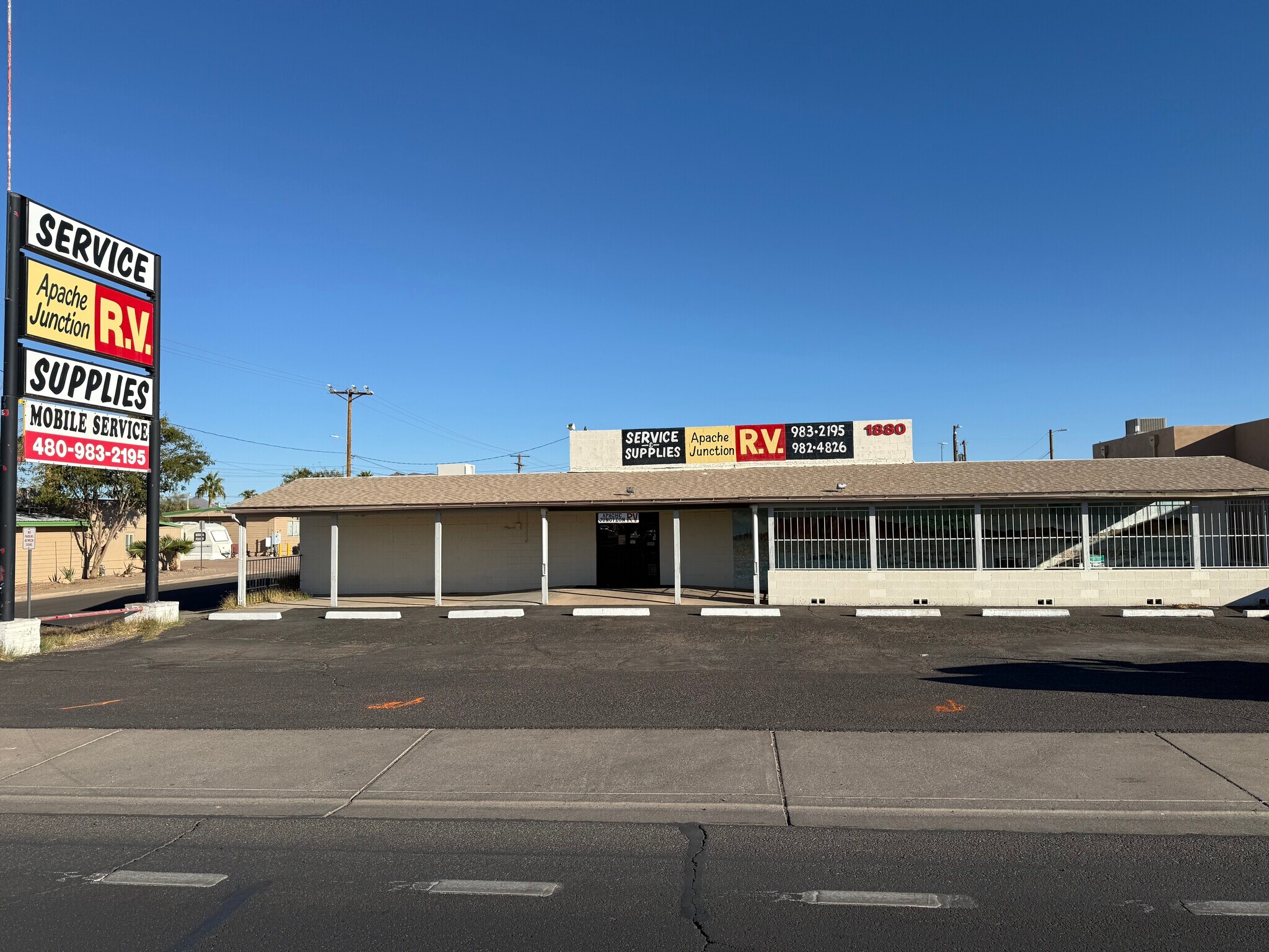 1880 W Apache Trl, Apache Junction, AZ à vendre Photo de l’immeuble– Image 1 sur 17