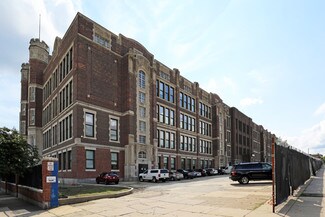 Plus de détails pour 220 S 47th St, Philadelphia, PA - Local commercial à louer