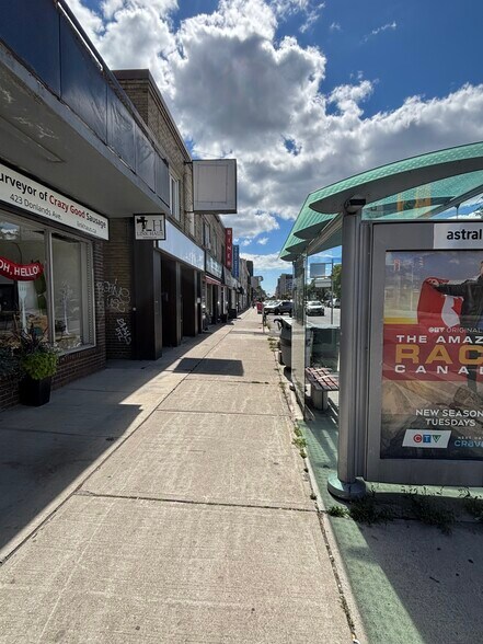 425 Donlands Ave, Toronto, ON à louer - Photo de l’immeuble – Image 3 sur 10