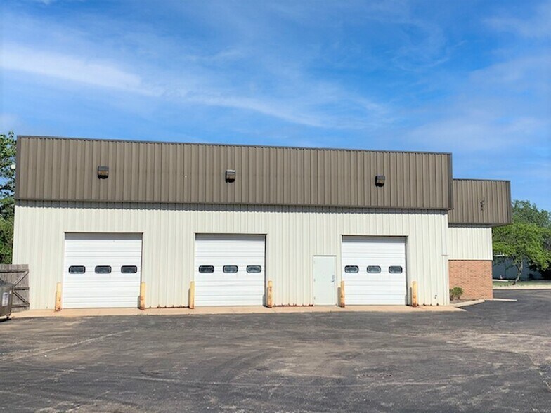 2200-2205 Tech Ct, Woodstock, IL à louer - Photo principale – Image 1 sur 9