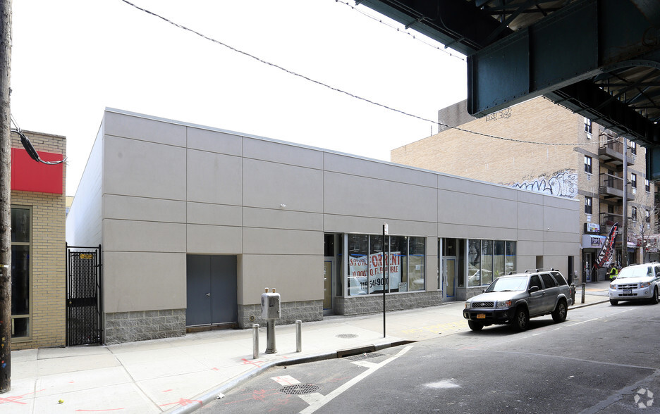 2552-2556 White Plains Rd, Bronx, NY à louer - Photo de l’immeuble – Image 3 sur 5