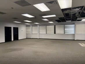 1232 E Broadway Rd, Tempe, AZ à louer Photo intérieure– Image 1 sur 6