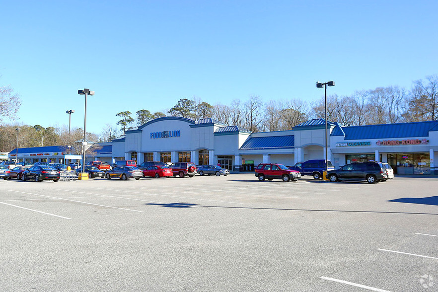 300-330 Oyster Point Rd, Newport News, VA à louer - Photo de l’immeuble – Image 1 sur 11