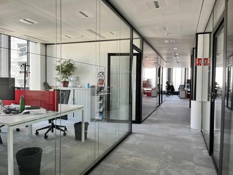 16 Place De L'Iris, Courbevoie à louer - Photo de l’immeuble – Image 2 sur 9