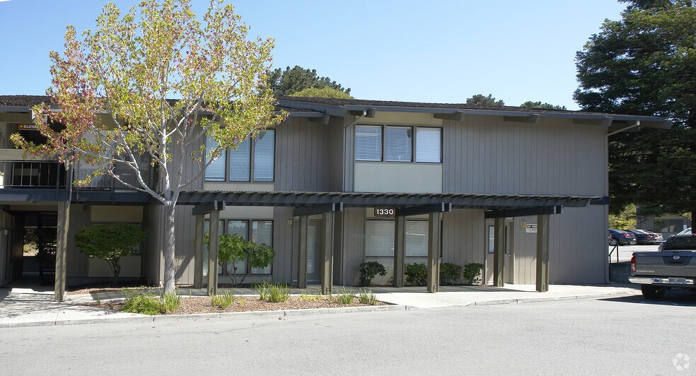 1330 Tara Hills Dr, Pinole, CA à vendre - Photo principale – Image 1 sur 4