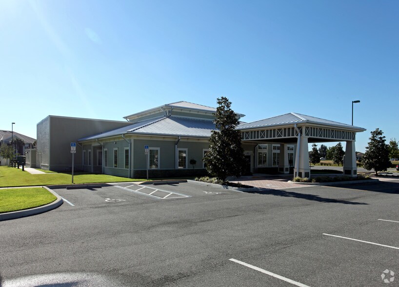 3710 Lake Center Dr, Mount Dora, FL à vendre - Photo principale – Image 2 sur 6