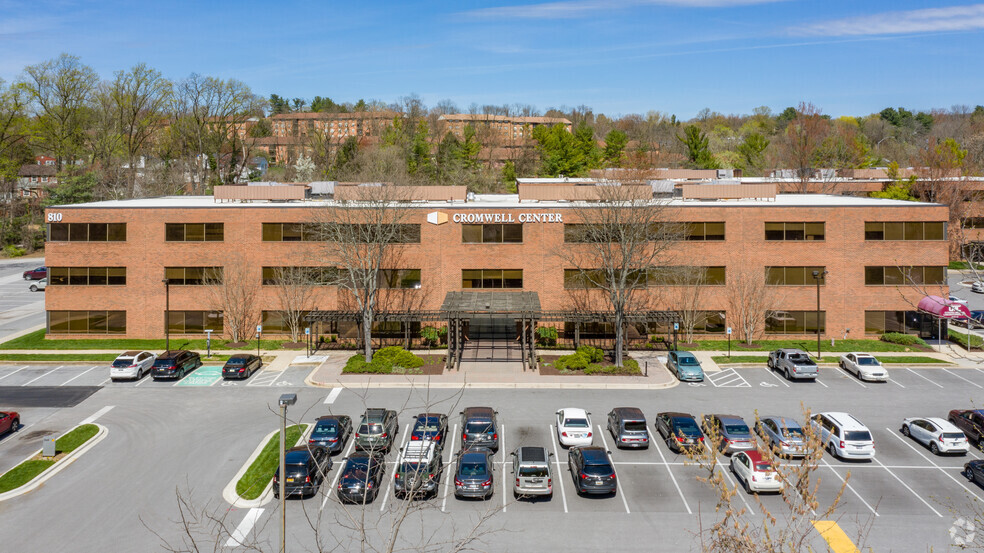 809-810 Gleneagles Ct, Towson, MD à louer - Photo de l’immeuble – Image 1 sur 10