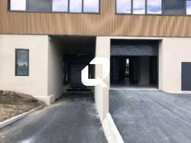 Plus de détails pour Bureau, Local d'activités à louer