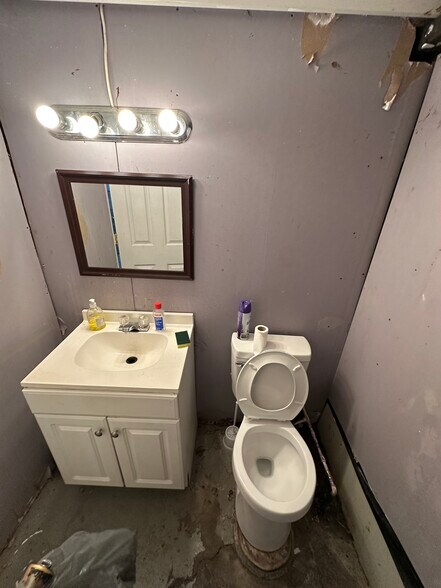 5042 Memory Hill Dr, Charleston, WV à vendre - Photo intérieure – Image 3 sur 8