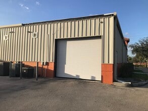 17051 Jean St, Fort Myers, FL à louer Photo intérieure– Image 1 sur 1