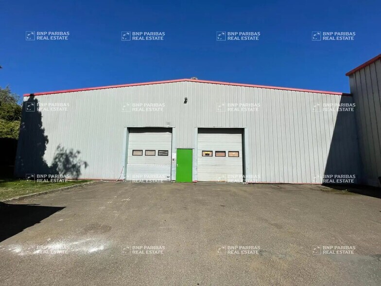 Local d’activités dans Trappes à louer - Photo de l’immeuble – Image 2 sur 24