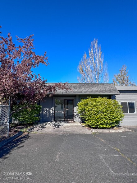100 NE Hawthorne Ave, Bend, OR à louer - Photo de l’immeuble – Image 3 sur 5