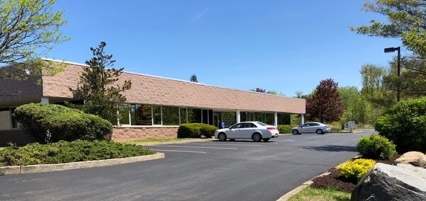 100 Commerce Dr, New Windsor Township, NY à louer - Photo de l’immeuble – Image 2 sur 4
