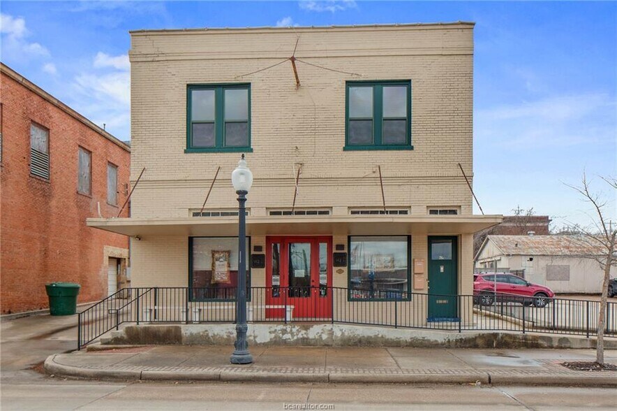 211 W William J Bryan Pky, Bryan, TX à louer - Photo de l’immeuble – Image 2 sur 2