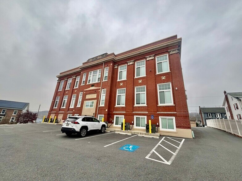 216 Penn St, Bath, PA à vendre - Photo de l’immeuble – Image 2 sur 7