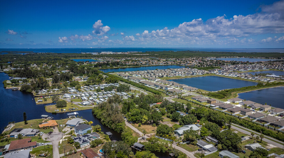 817 2nd Ave NW, Ruskin, FL à vendre - Photo de l’immeuble – Image 1 sur 8