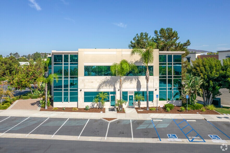 910 Hale Pl, Chula Vista, CA à louer - Photo de l’immeuble – Image 3 sur 6