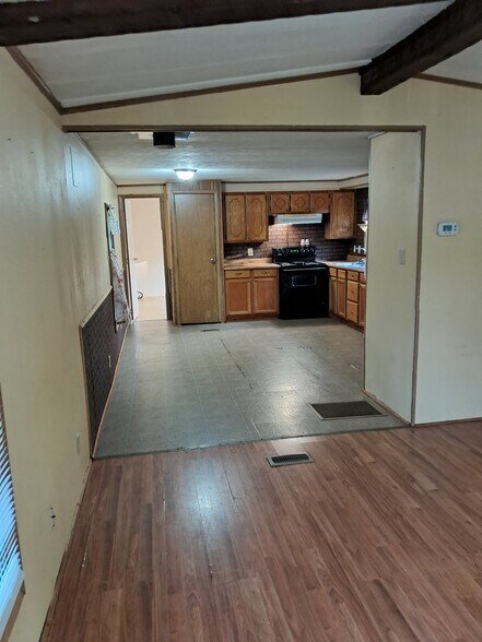 8719 Pearson Rd, Ore City, TX à vendre - Photo de l’immeuble – Image 3 sur 39