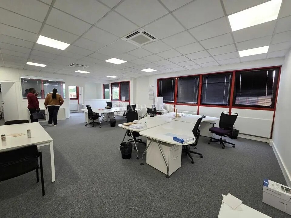Bureau dans Villepinte à louer Photo de l’immeuble– Image 1 sur 8
