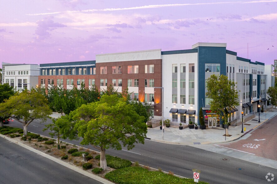 110 S Harbor Blvd, Anaheim, CA à louer - Photo principale – Image 1 sur 21