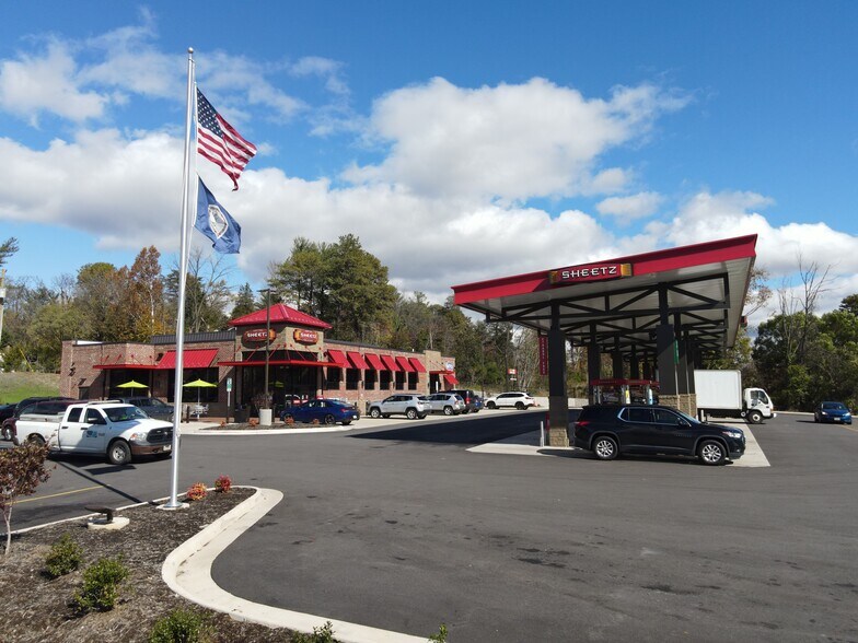 7506 Williamson Rd, Roanoke, VA à vendre - Photo de l’immeuble – Image 2 sur 2