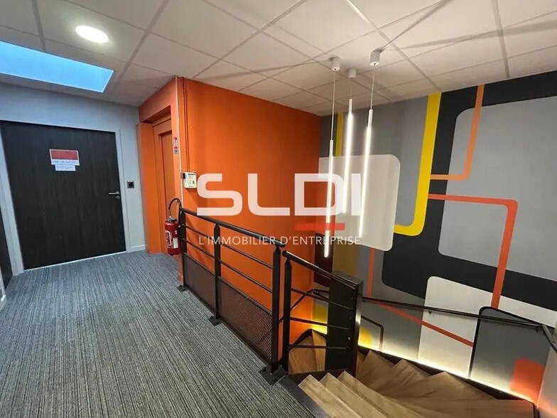 Bureau dans Dardilly à louer - Hall d’entrée – Image 3 sur 16