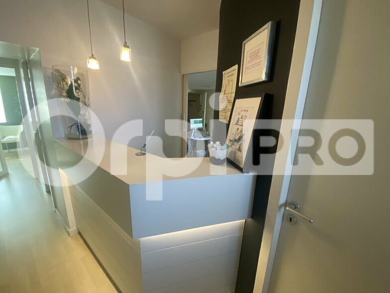 Bureau dans Montanay à vendre - Photo intérieure – Image 2 sur 5