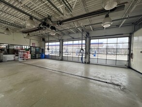 560 N State Road 135, Greenwood, IN à louer Photo intérieure– Image 2 sur 2