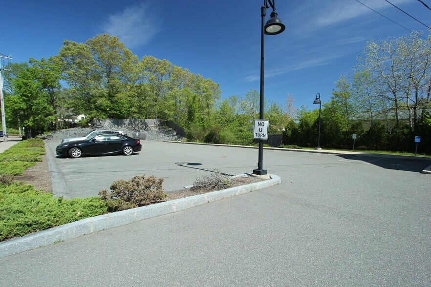 233 W Central St, Franklin, MA à louer - Photo de l’immeuble – Image 3 sur 6