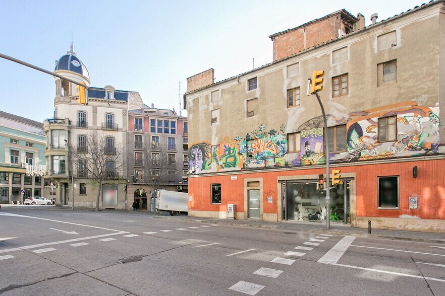 Immeuble residentiel dans Manresa, Barcelona à vendre - Photo de l’immeuble – Image 2 sur 3
