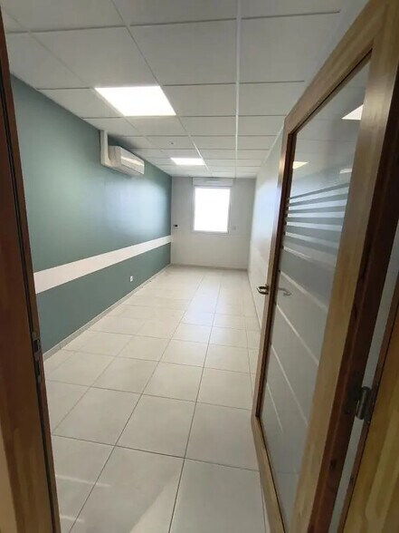 Bureaux/Médical dans Saint-Cyr-sur-Menthon à louer - Photo intérieure – Image 3 sur 7