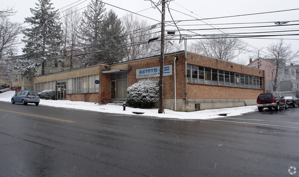 2075 Millburn Ave, Maplewood, NJ à louer - Photo de l’immeuble – Image 1 sur 2