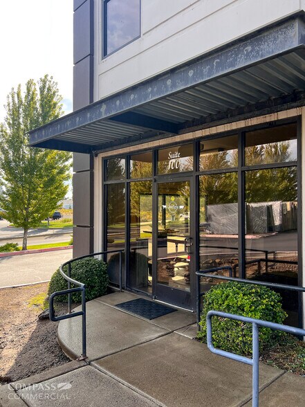 63595 Hunnell Rd, Bend, OR à louer - Photo de l’immeuble – Image 2 sur 2
