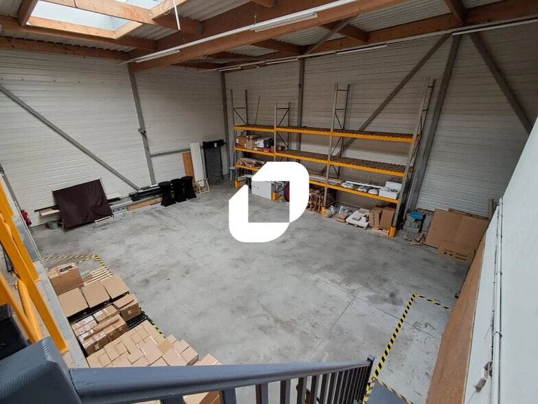 Bureau dans Wambrechies à louer - Photo de l’immeuble – Image 2 sur 8