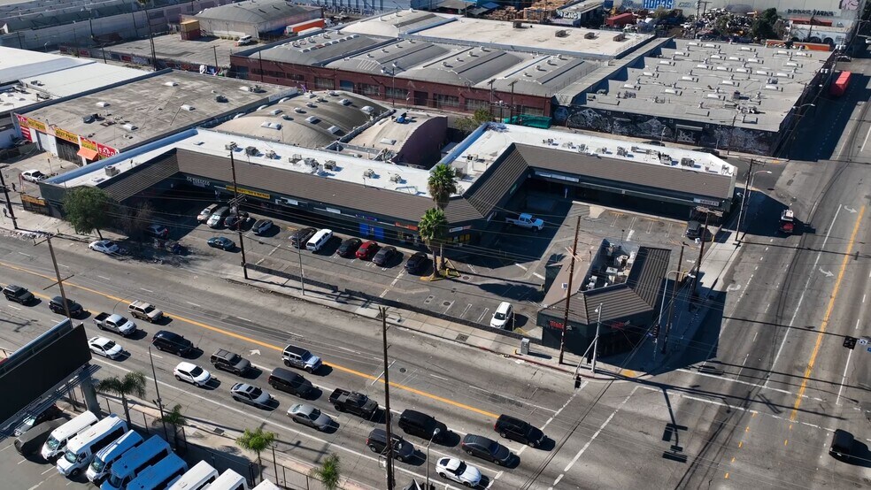 1901 S Alameda St, Los Angeles, CA à vendre - Vidéo sur l’annonce professionnelle – Image 2 sur 50