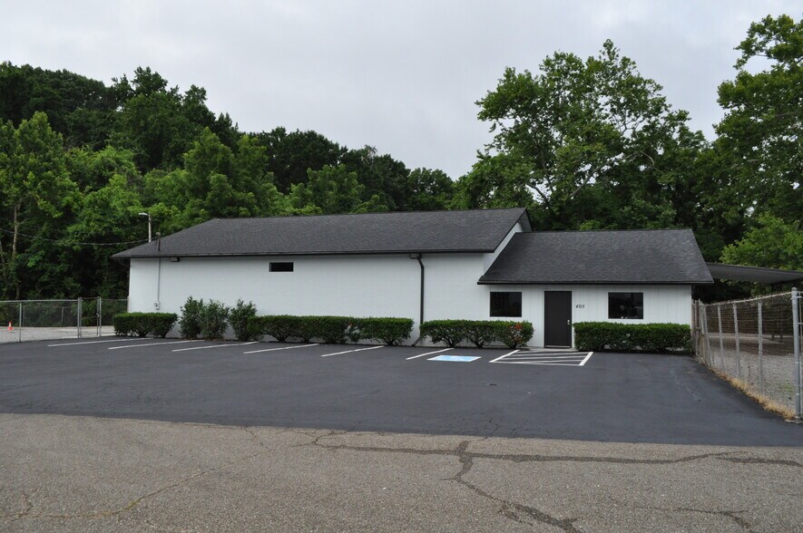 4701 Hubbs Ln, Knoxville, TN à vendre - Photo de l’immeuble – Image 1 sur 33