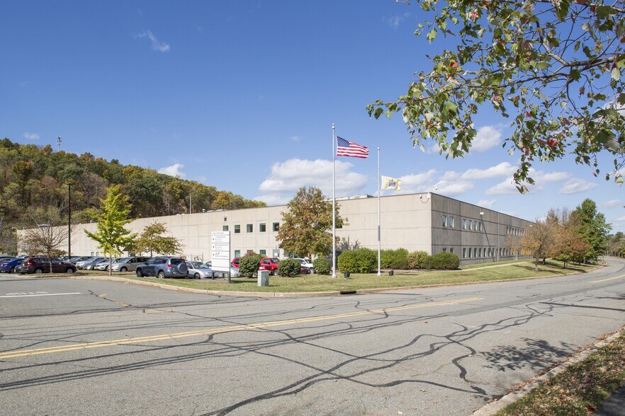 450 Clark Dr, Mount Olive, NJ à louer - Photo de l’immeuble – Image 3 sur 5