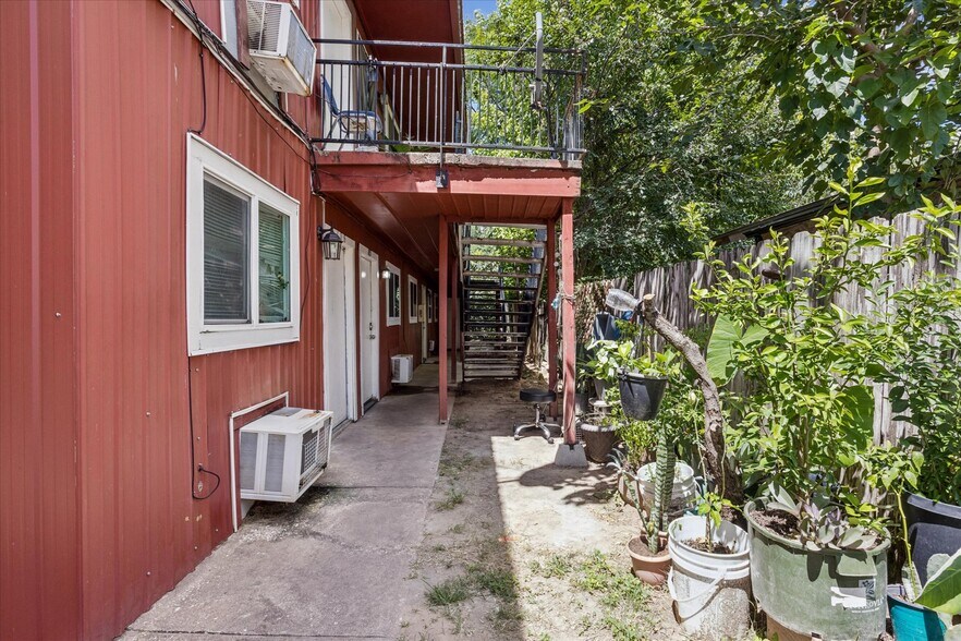 6300 Monsanto Dr, Austin, TX à vendre - Photo de l’immeuble – Image 3 sur 11