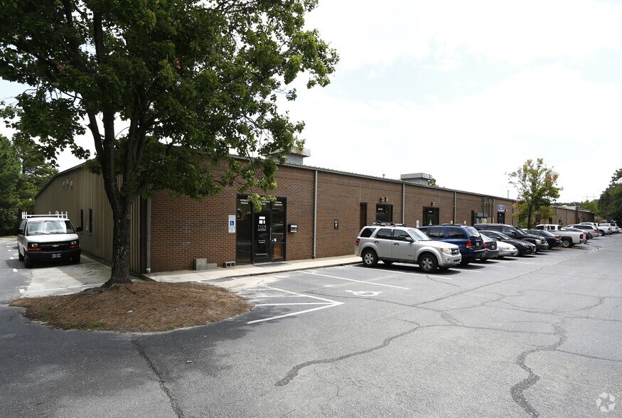3221 Durham Dr, Raleigh, NC à louer - Photo principale – Image 2 sur 2