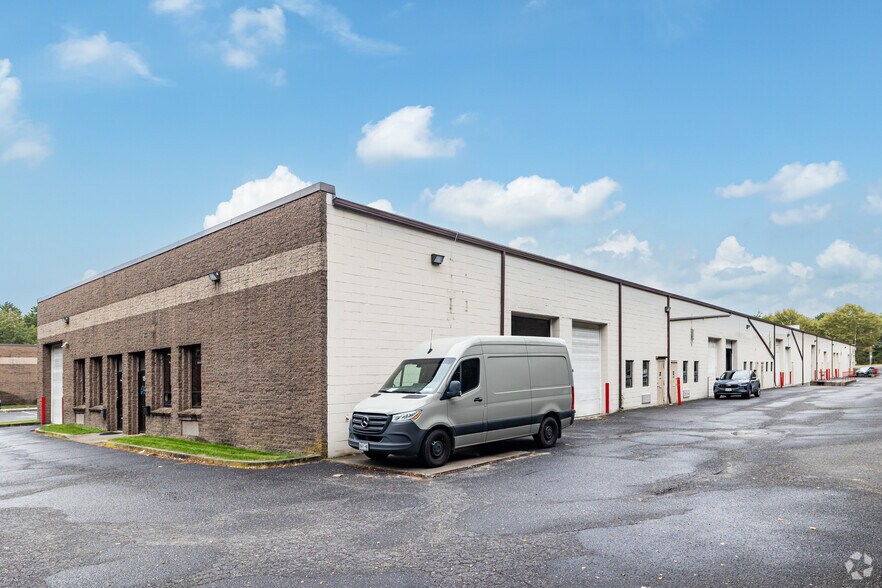 1531-1563 Lincoln Ave, Holbrook, NY à vendre - Photo de l’immeuble – Image 3 sur 4