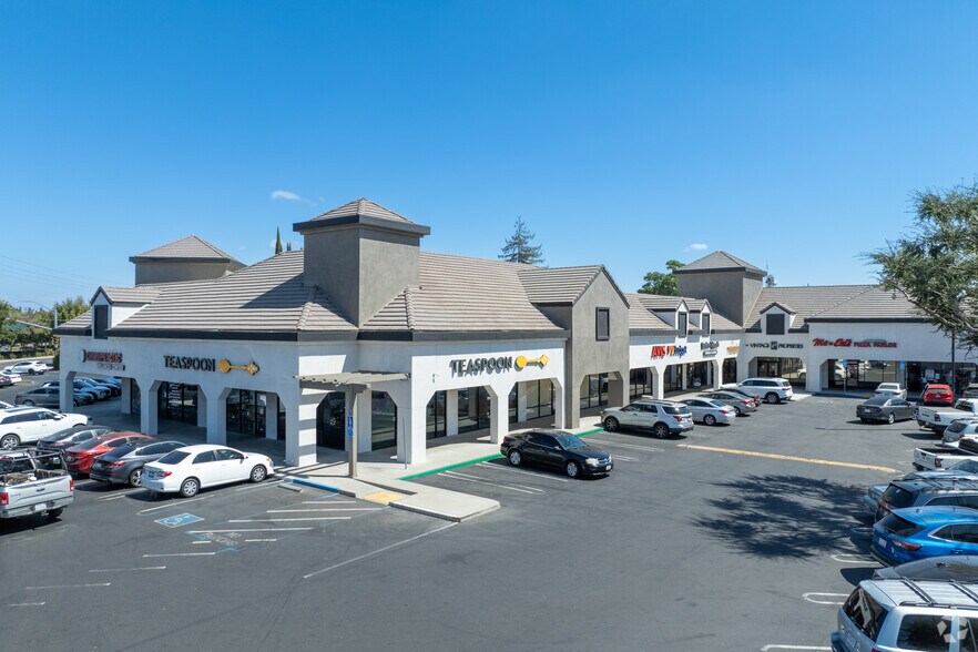 3900 Pelandale Ave, Modesto, CA à louer - Photo principale – Image 3 sur 5