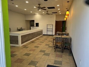 1201-1223 E 17th St, Santa Ana, CA à louer Photo intérieure– Image 1 sur 10