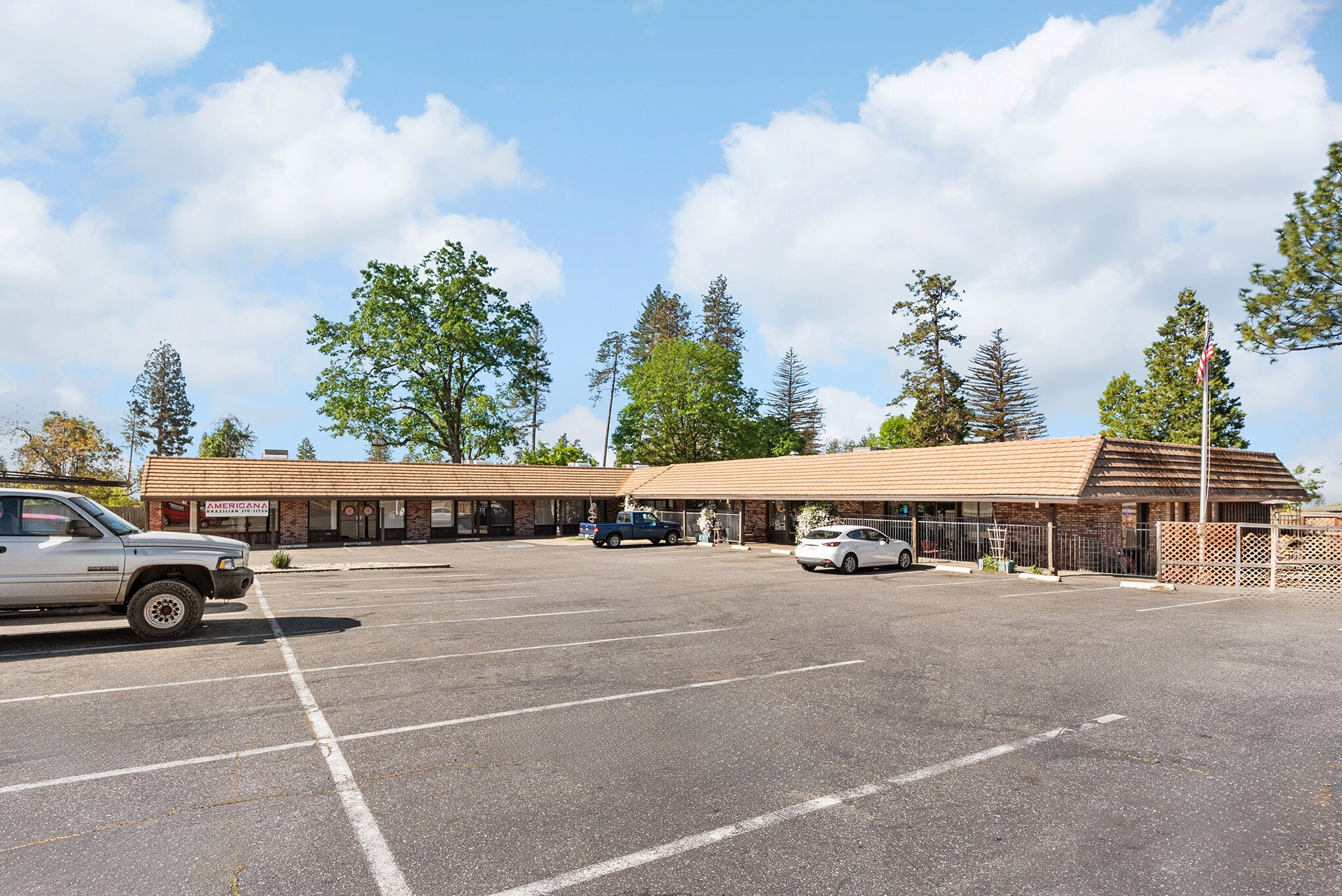 7126 Skyway, Paradise, CA à vendre Photo de l’immeuble– Image 1 sur 58