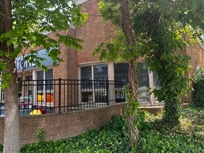 18225 Sloane Ave, Lakewood, OH à louer Photo de l’immeuble– Image 2 sur 6