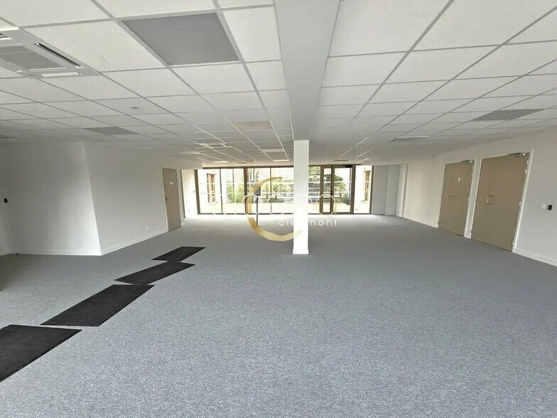Bureau dans Clermont-Ferrand à louer - Photo de l’immeuble – Image 3 sur 14